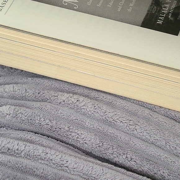 I Am Malala A novel by Malala Yousafzai - Picture 3 of 4